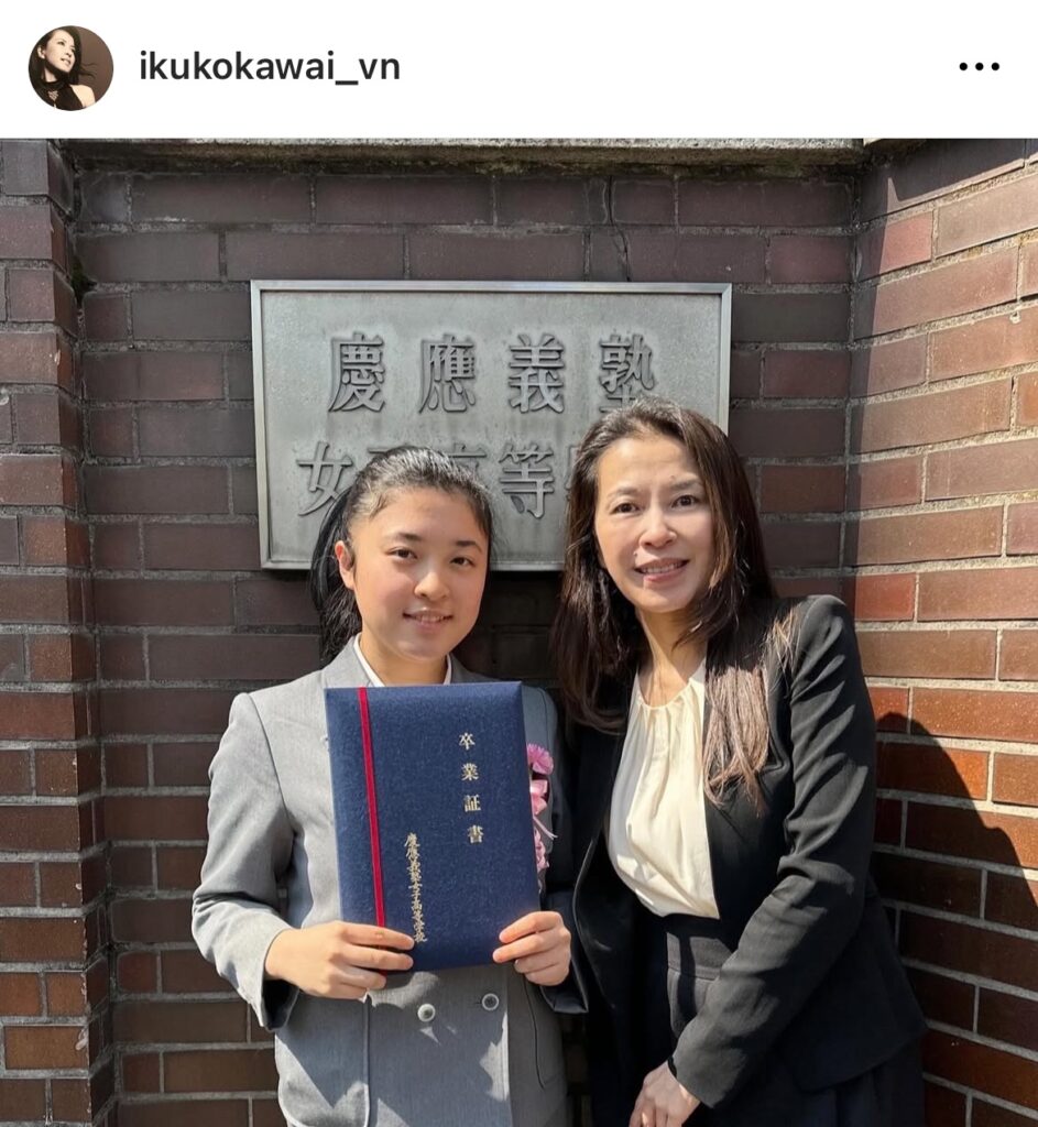 川井郁子と娘・花音の卒業式の画像